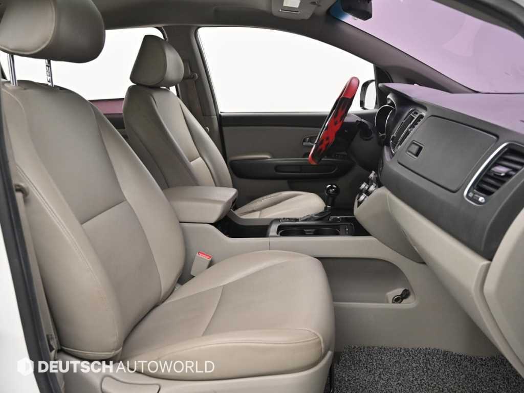 2016 Kia Carnival Diesel Blanco - Miniatura 10