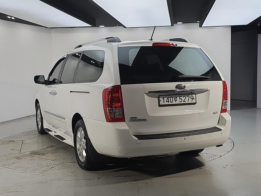 2011 KIA Carnival Ref 421004 Diesel Blanco - Miniatura 3