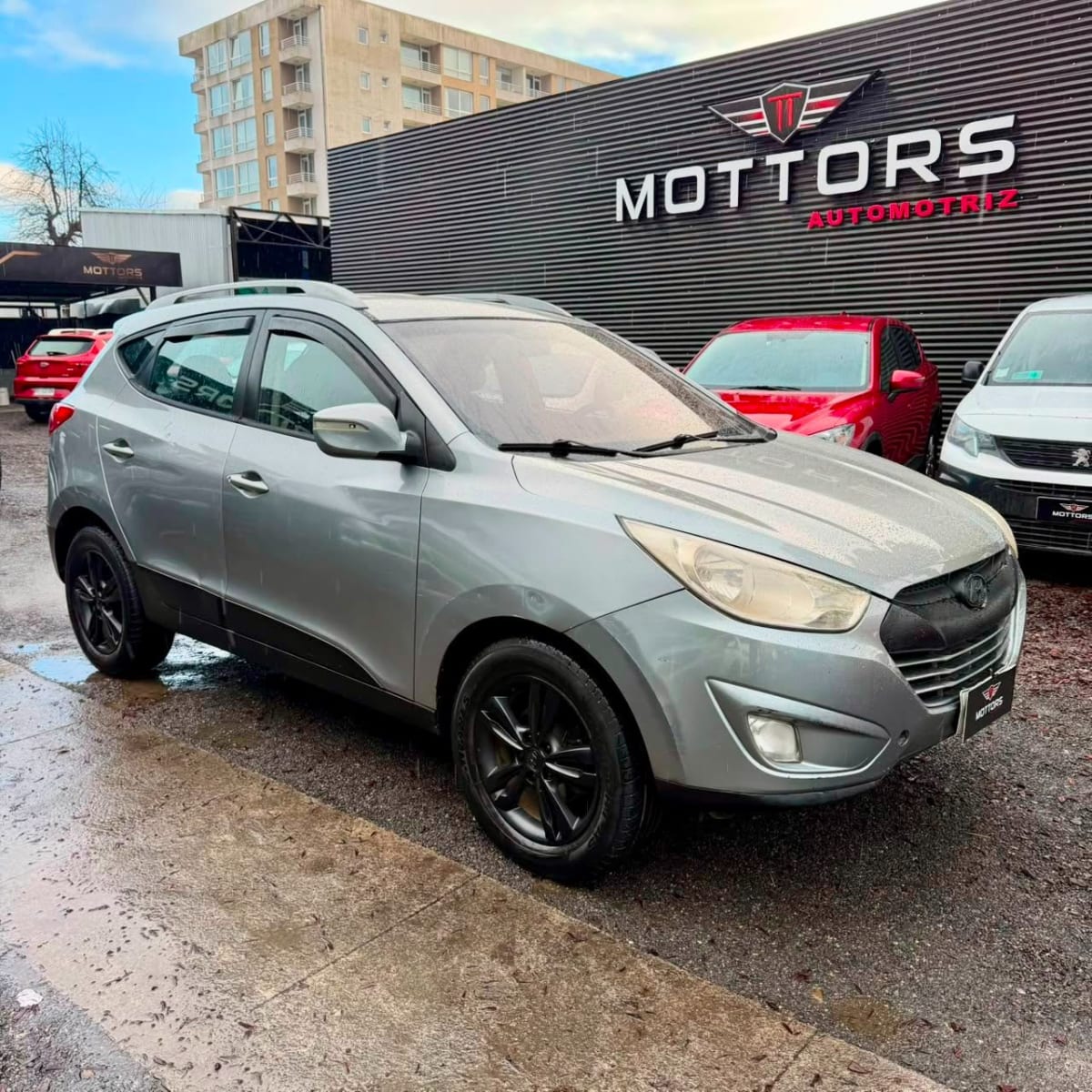 2010 Hyundai Tucson GL Gris - Miniatura 3