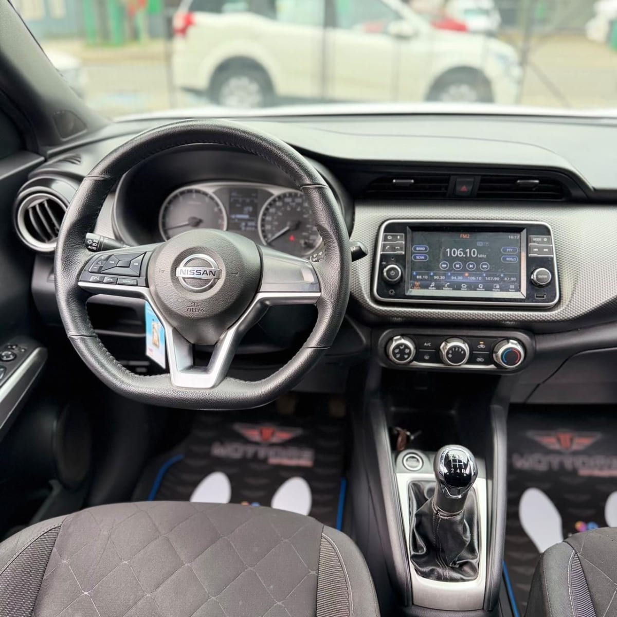 2020 Nissan Kicks ADVANCE Blanco - Miniatura 8
