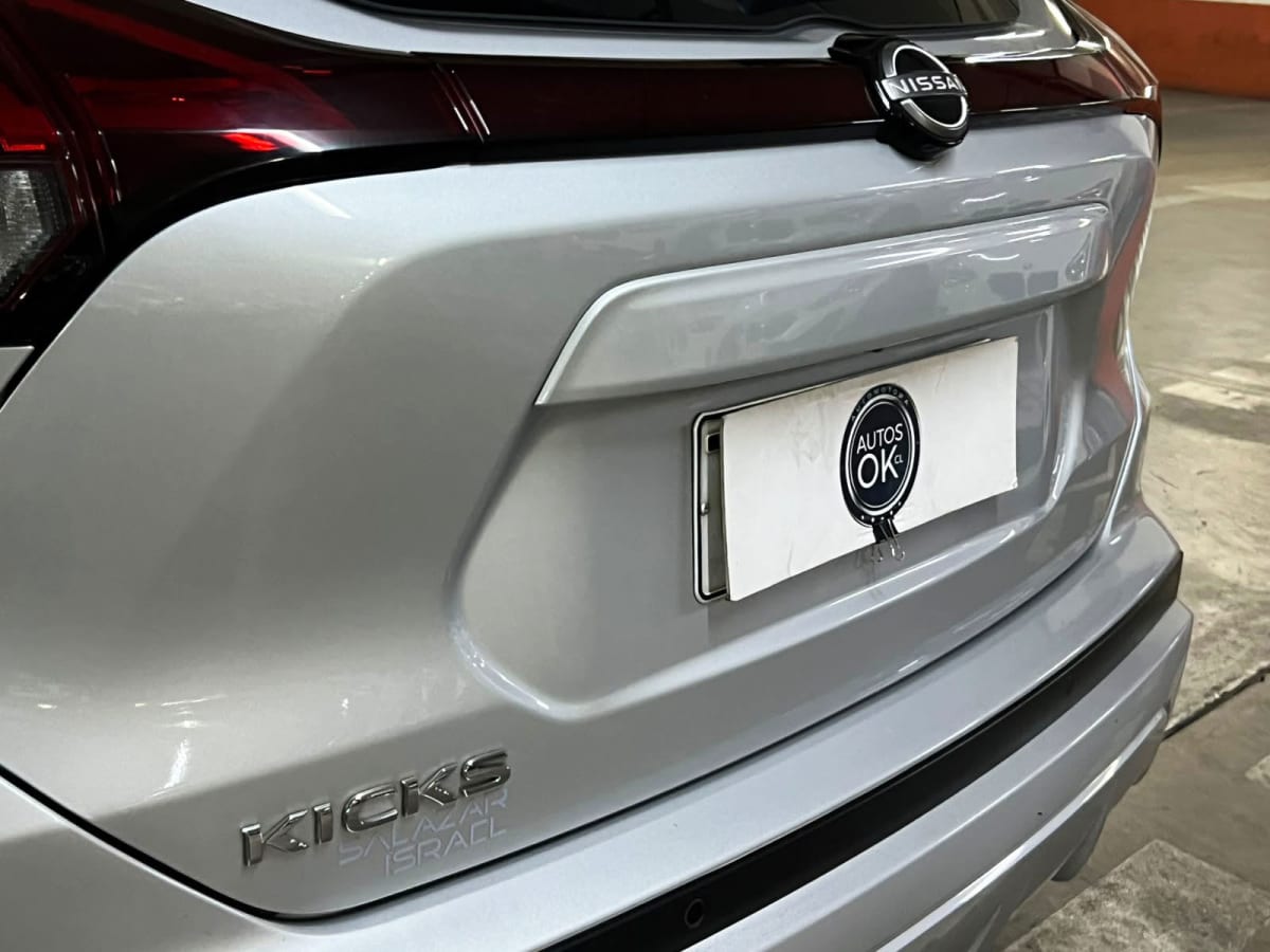 2024 Nissan Kicks ADVANCE Plata - Miniatura 7