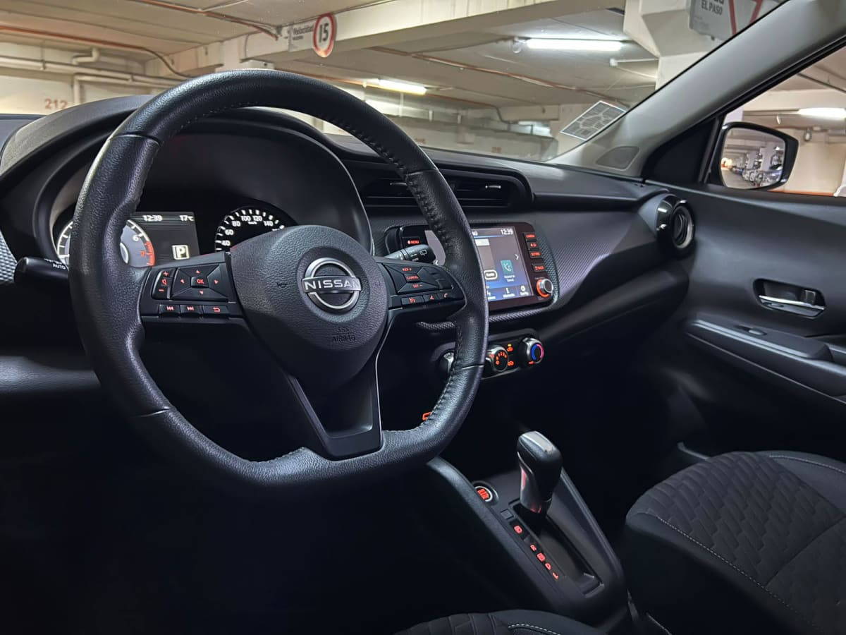 2024 Nissan Kicks ADVANCE Plata - Miniatura 9
