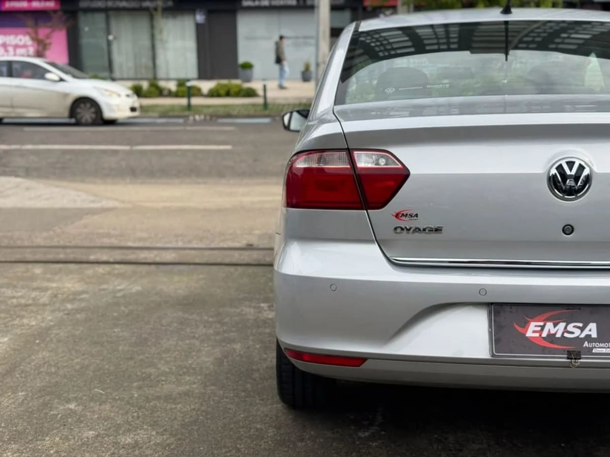 2022 Volkswagen Voyage Sedán Gris - Miniatura 9