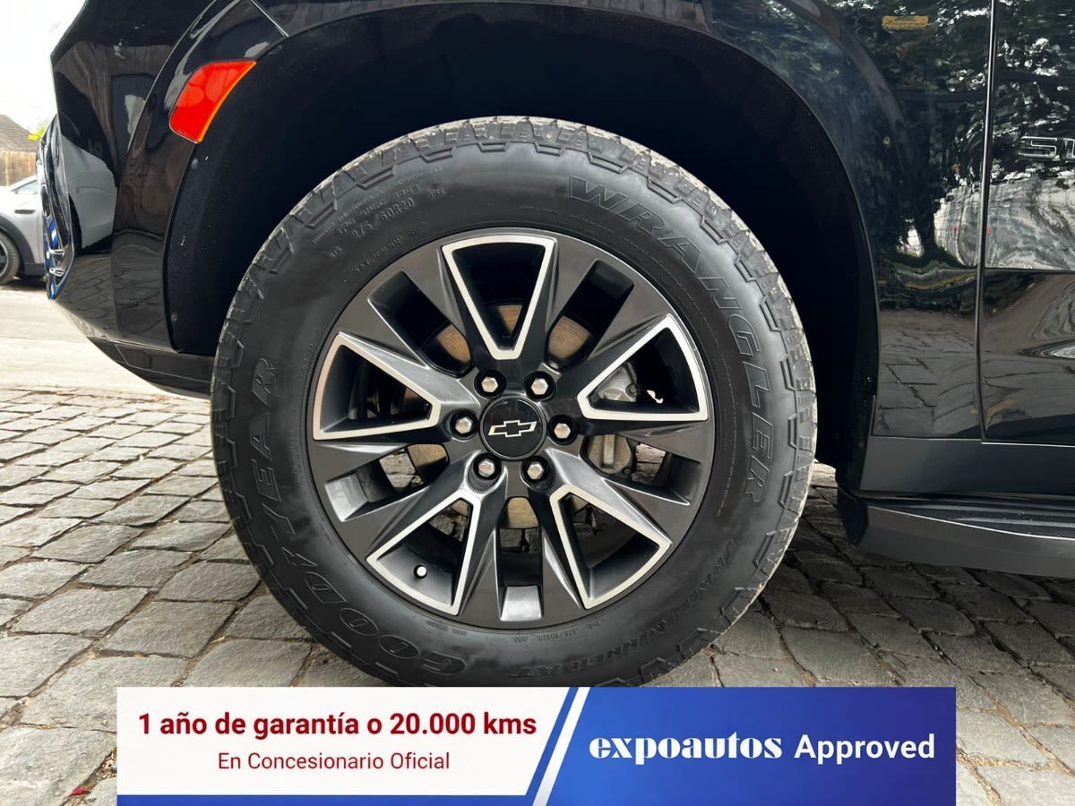 2022 Chevrolet SUBURBAN Z71 Negro - Miniatura 10