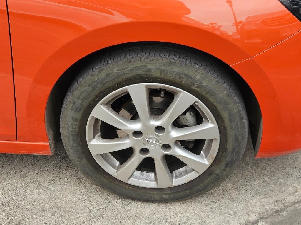2024 Opel Corsa 1.2 Naranja - Miniatura 10