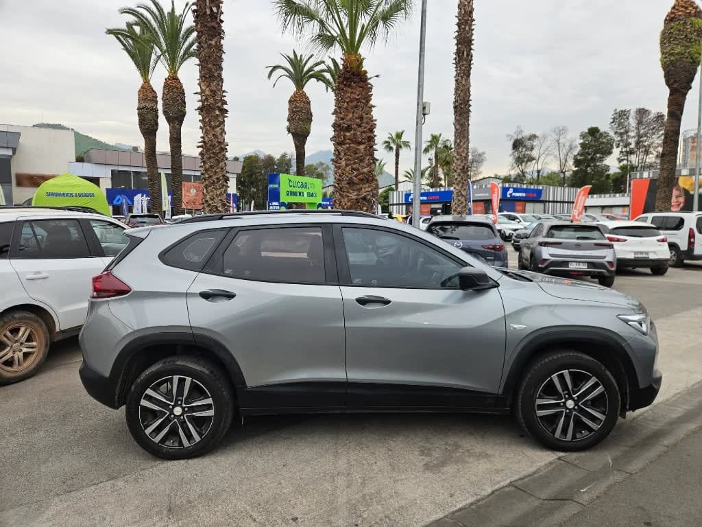 2024 Chevrolet Tracker 1.2T Plata - Miniatura 4