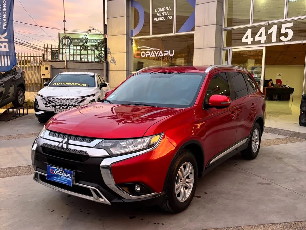 2020 Mitsubishi Outlander 2.0 Rojo - Miniatura 2