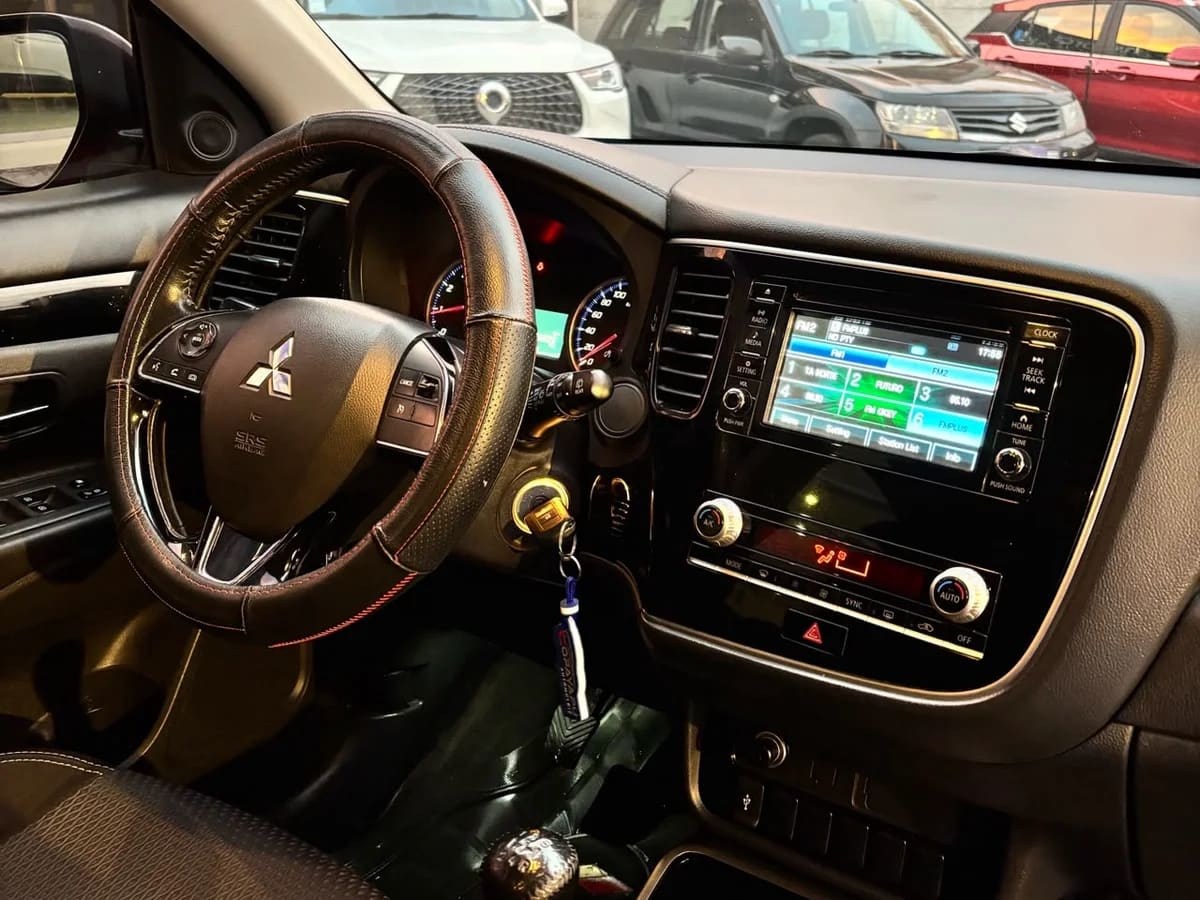 2020 Mitsubishi Outlander 2.0 Rojo - Miniatura 9