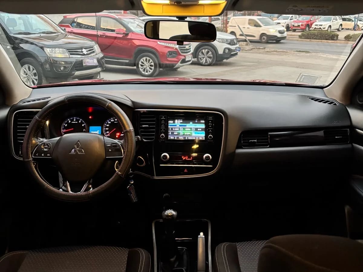 2020 Mitsubishi Outlander 2.0 Rojo - Miniatura 10