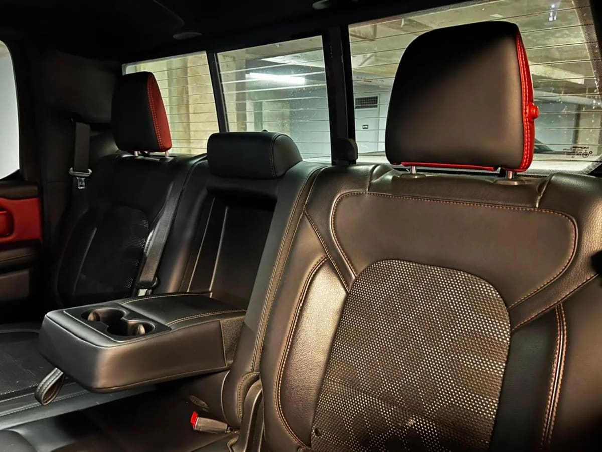 2020 Ram 1500 REBEL Gris - Miniatura 3