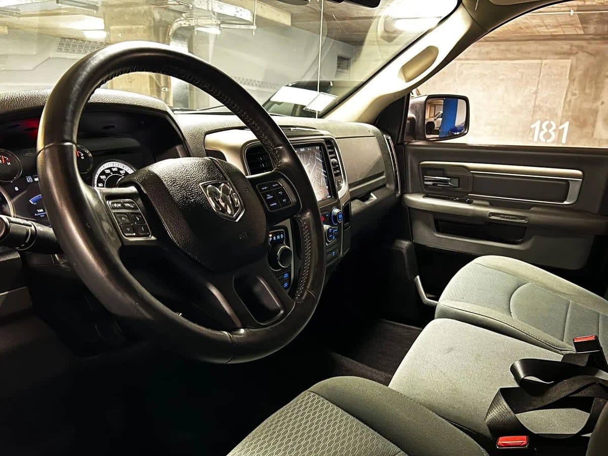 2019 Dodge Ram 1500 3.6 Gris - Miniatura 5