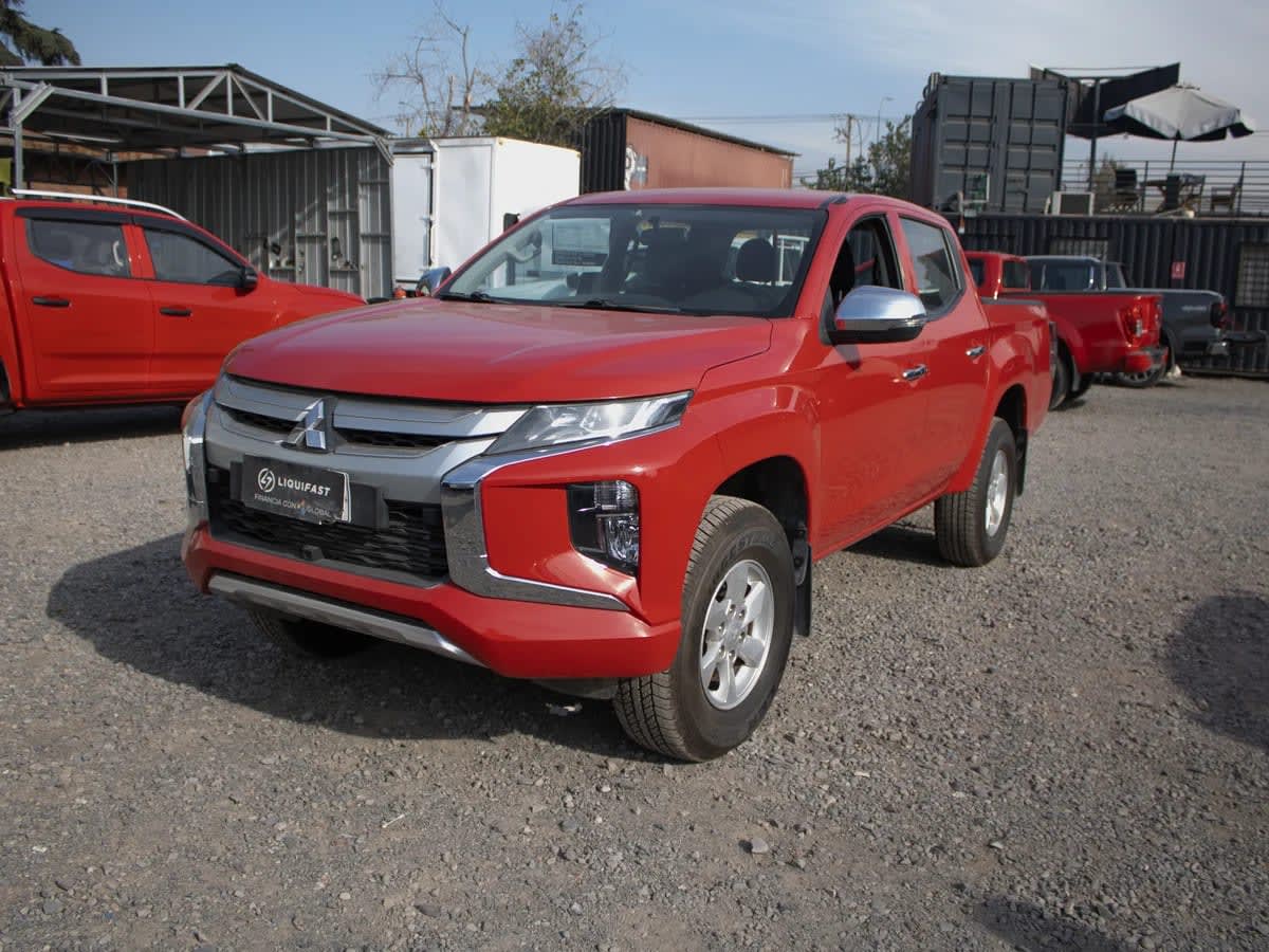 2023 Mitsubishi L200 4x4 Rojo - Miniatura 3
