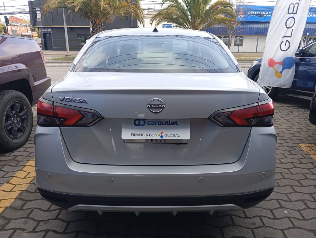 2024 Nissan Versa Advance 1.6 Plata - Miniatura 3
