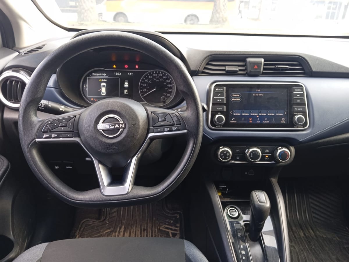 2024 Nissan Versa Advance 1.6 Plata - Miniatura 8