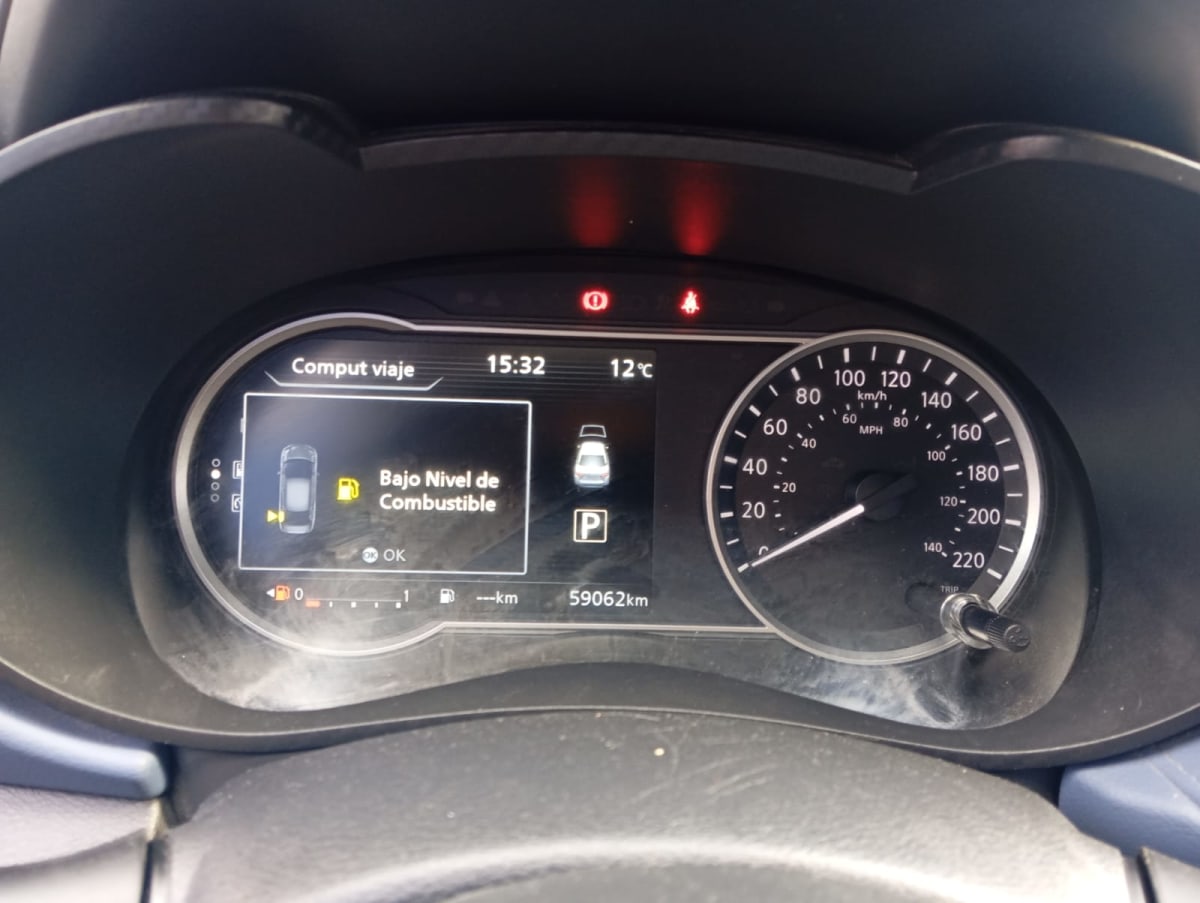 2024 Nissan Versa Advance 1.6 Plata - Miniatura 9