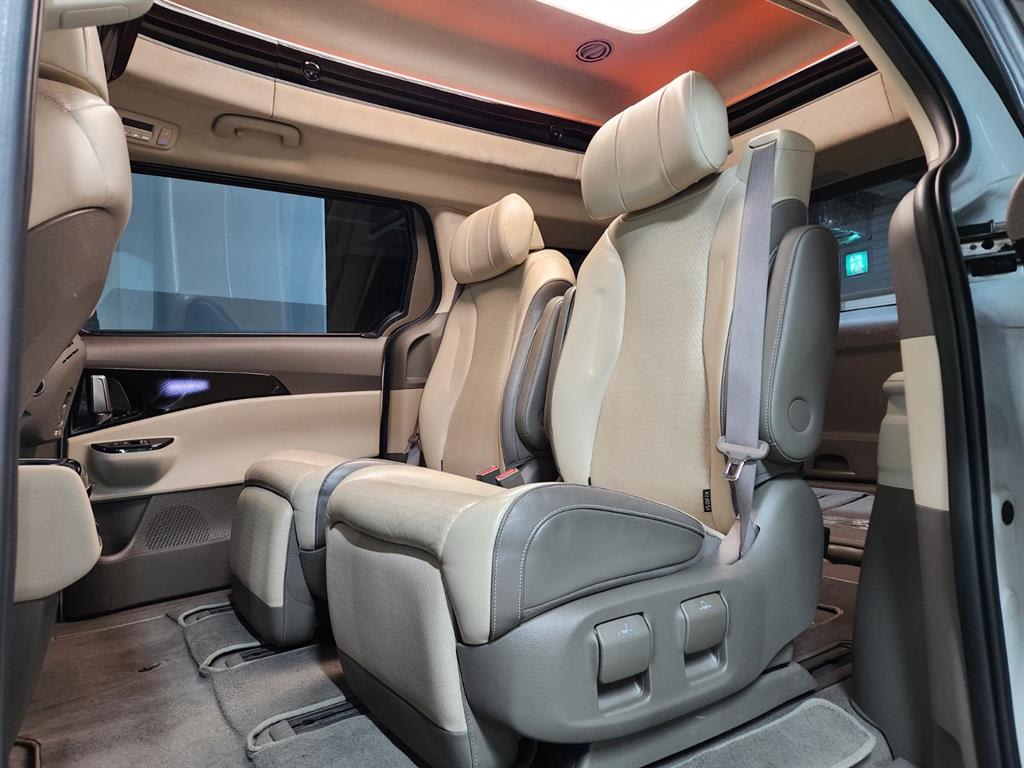 2023 Kia Carnival 4th Blanco - Miniatura 7