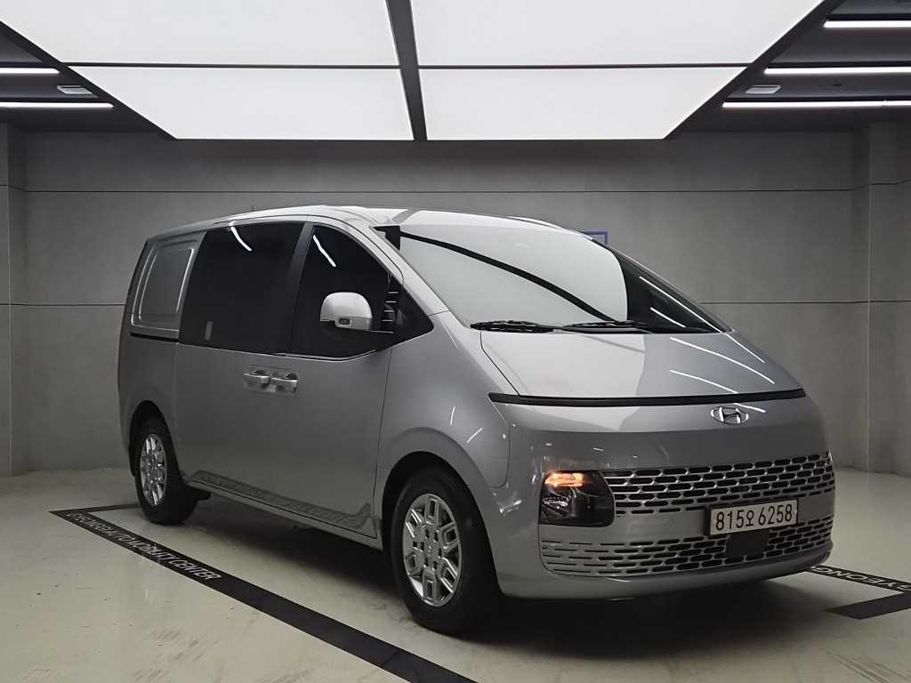 2022 Hyundai Staria 2WD Plata - Imagen 1