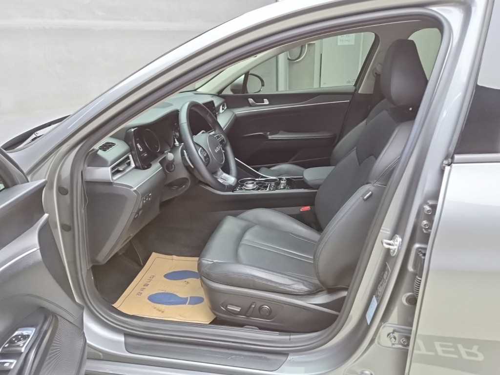 2023 Kia K5 3rd Gris - Miniatura 5