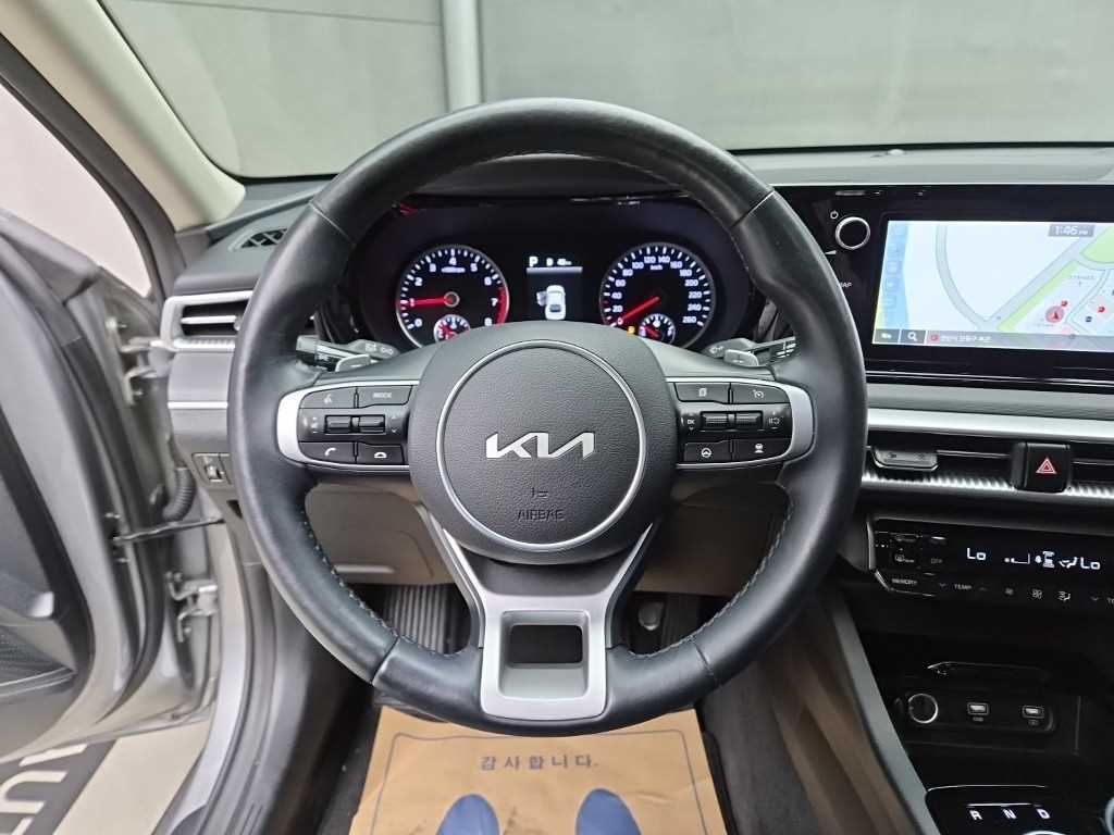 2023 Kia K5 3rd Gris - Miniatura 9