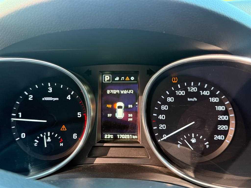 2016 Hyundai Santa Fe The - Miniatura 9