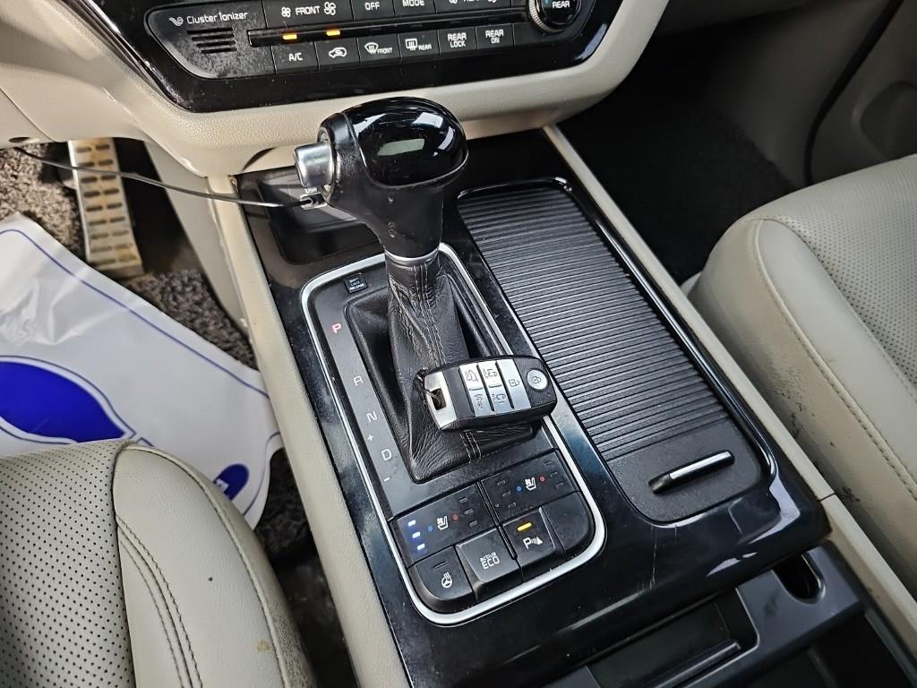 2015 Kia Carnival Diesel Gris - Miniatura 8