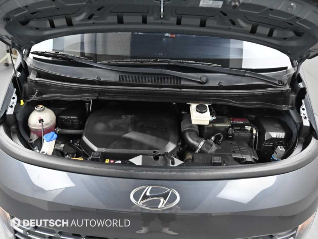 2022 Hyundai Staria 2WD Gris - Miniatura 6