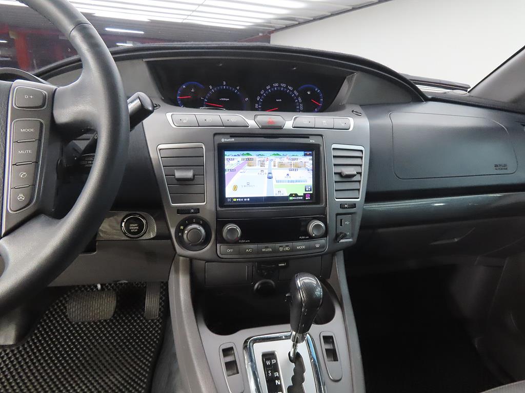 2015 SsangYong Korando Tourismo Gris - Miniatura 9