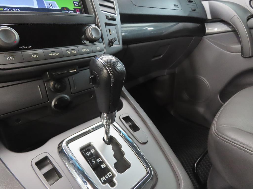 2015 SsangYong Korando Tourismo Gris - Miniatura 10
