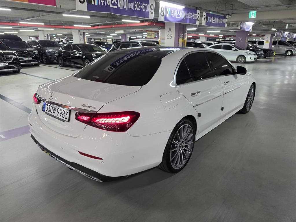 2022 Mercedes-Benz Clase E E Blanco - Miniatura 6