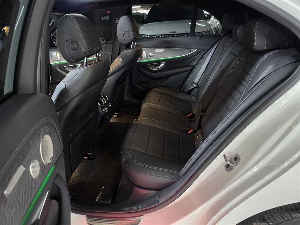 2022 Mercedes-Benz Clase E E Blanco - Miniatura 8