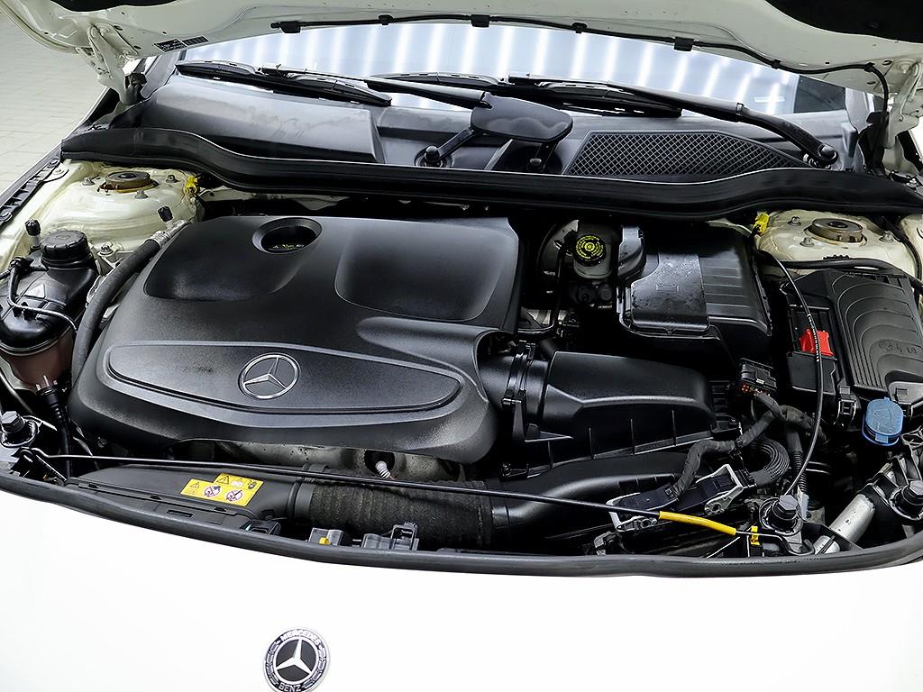 2018 Mercedes-Benz CLA Class Blanco - Miniatura 7