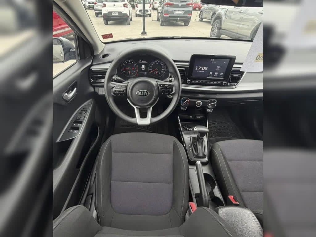 2022 KIA RIO 4 1.4 Plata - Miniatura 8