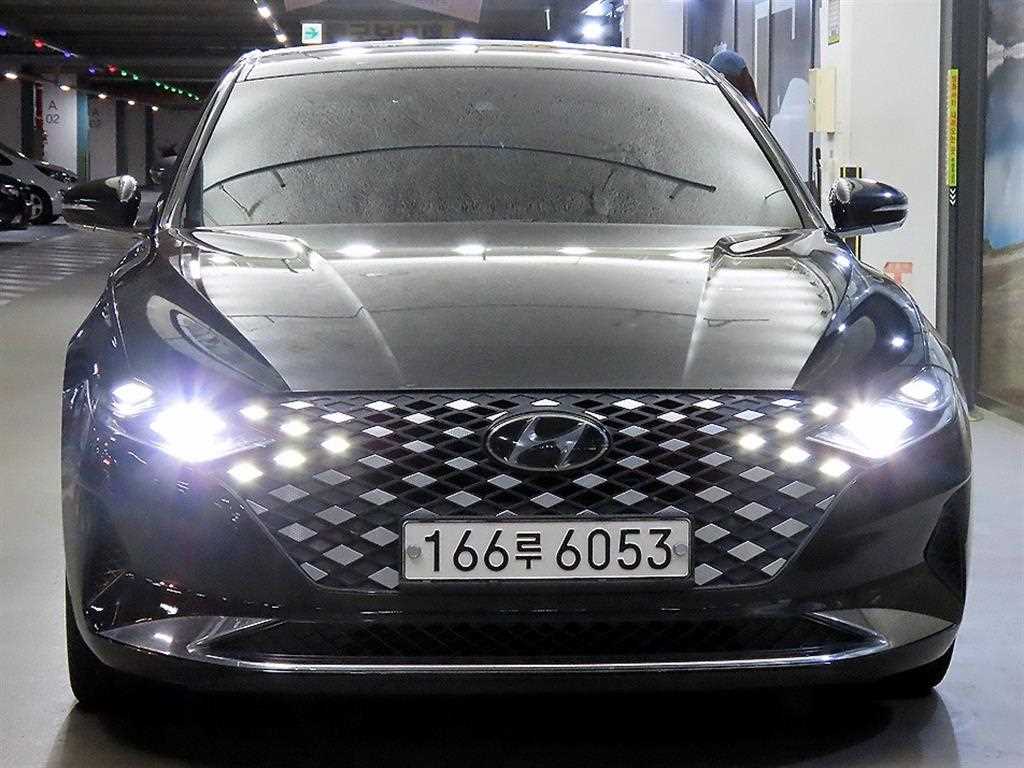 2020 Hyundai Grandeur IG Negro - Miniatura 2