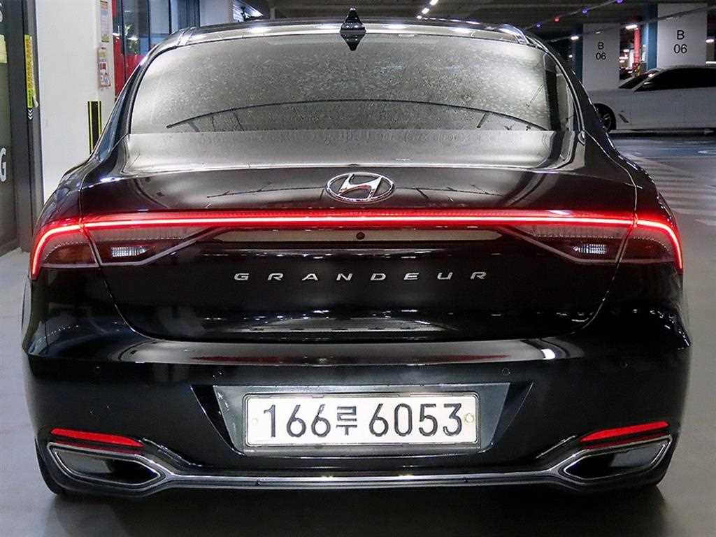 2020 Hyundai Grandeur IG Negro - Miniatura 5