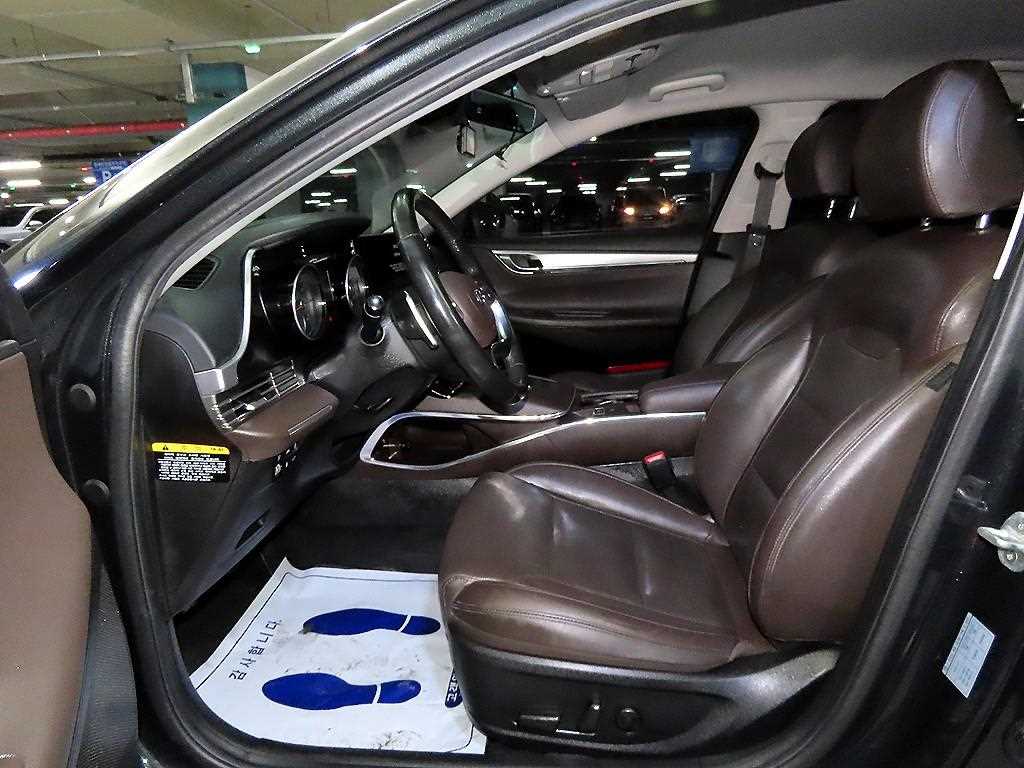 2020 Hyundai Grandeur IG Negro - Miniatura 6