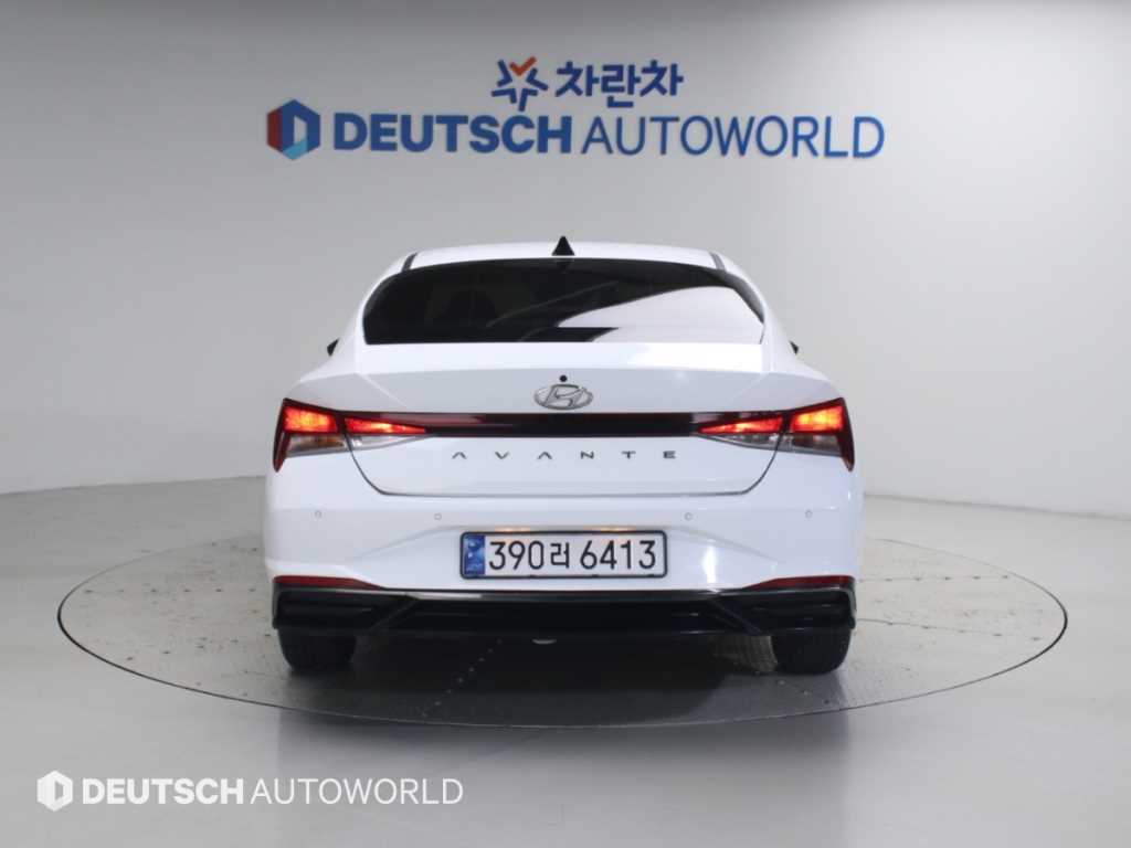 2021 Hyundai Avante (CN7) Blanco - Miniatura 4