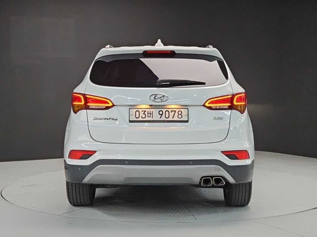 2018 Hyundai Santa Fe The Blanco - Miniatura 3