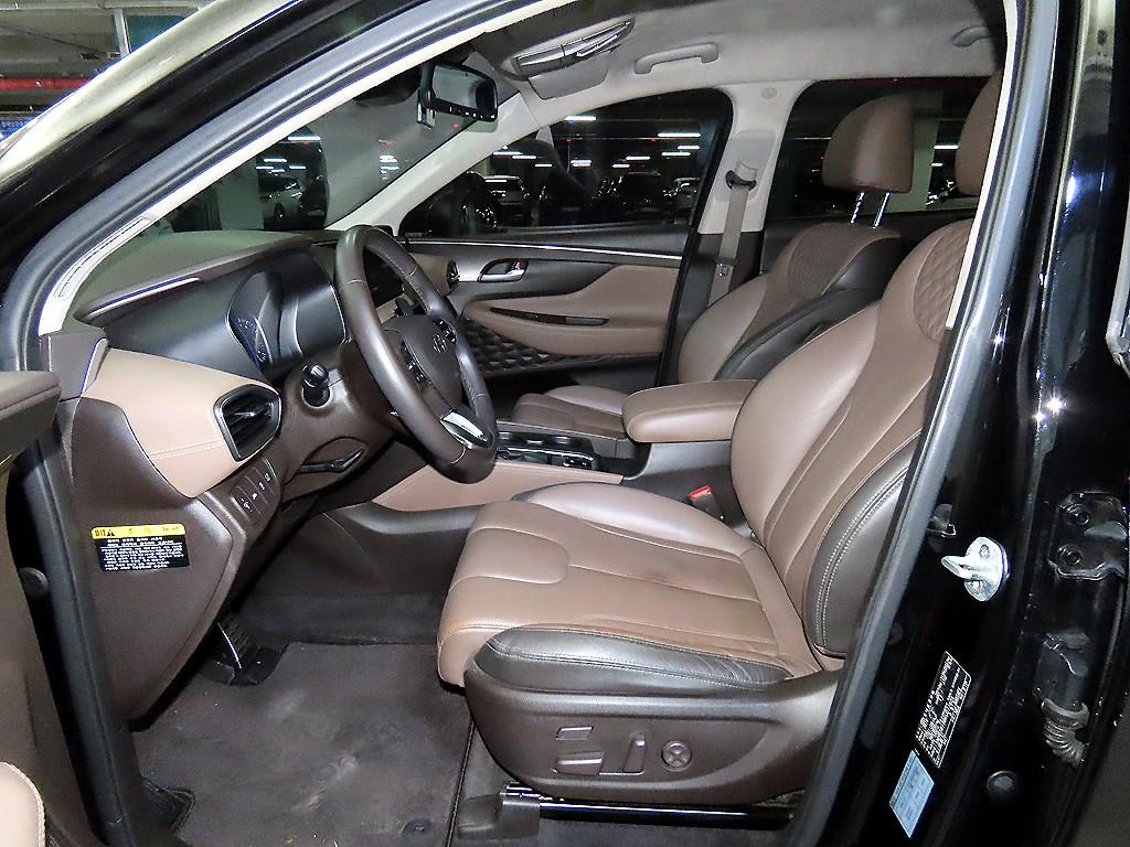 2019 Hyundai Santa Fe TM Negro - Miniatura 6