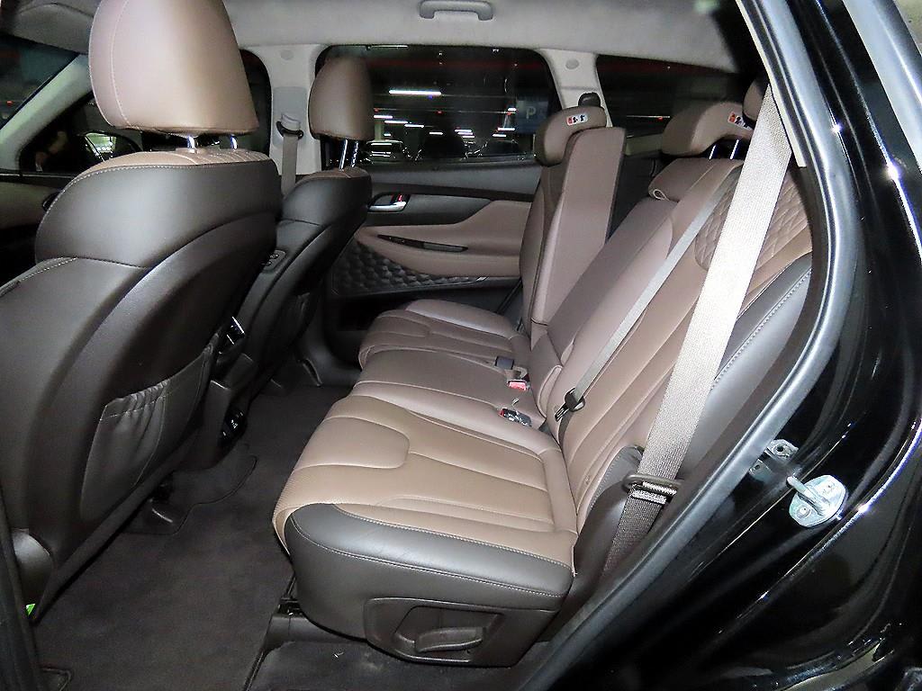 2019 Hyundai Santa Fe TM Negro - Miniatura 7