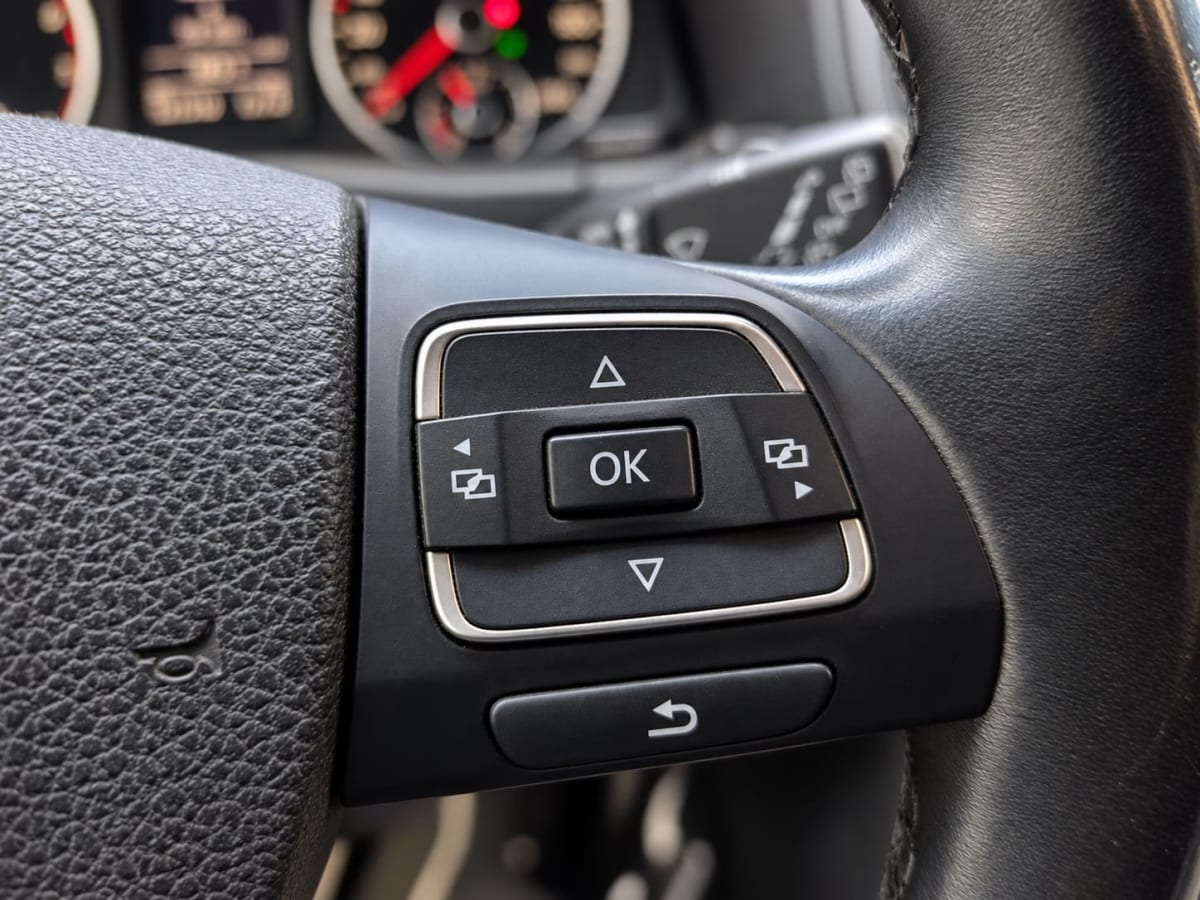 2012 Volkswagen Tiguan 4Motion Gris - Miniatura 10