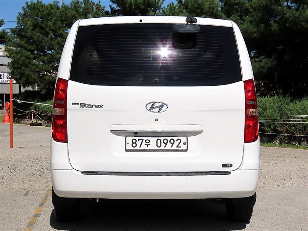 2017 Hyundai Starex Van - Miniatura 4