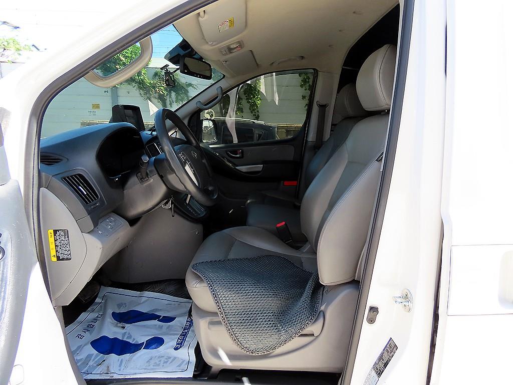 2017 Hyundai Starex Van - Miniatura 5