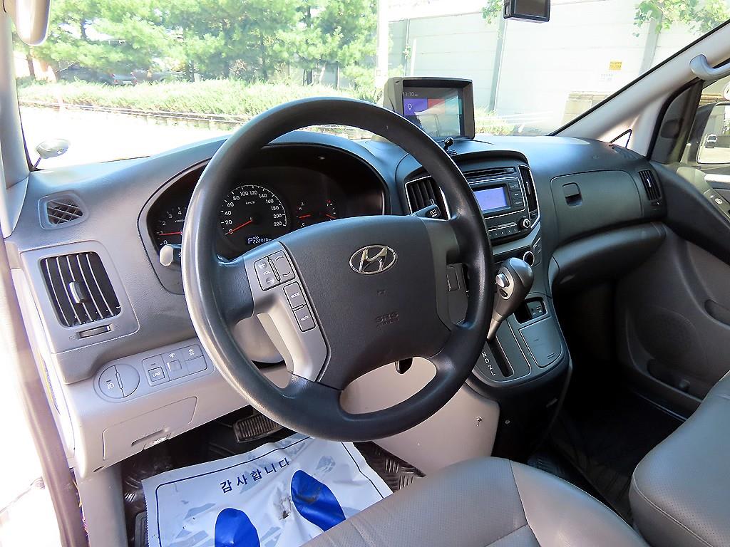 2017 Hyundai Starex Van - Miniatura 7