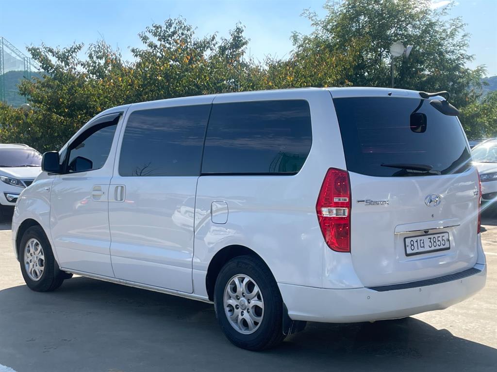 2015 Hyundai Starex Van Blanco - Miniatura 5