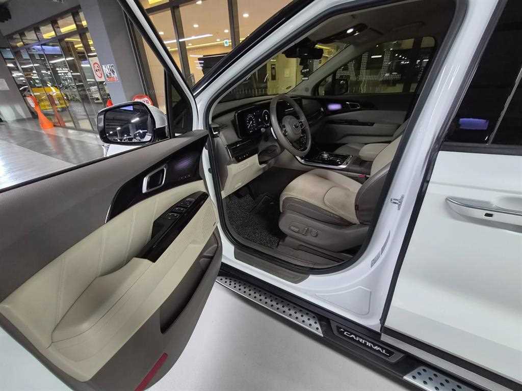 2021 Kia Carnival 4th Blanco - Miniatura 7