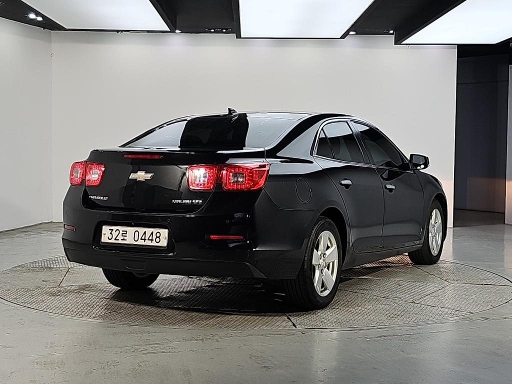 2016 Chevrolet Malibu 2.0 Negro - Miniatura 4