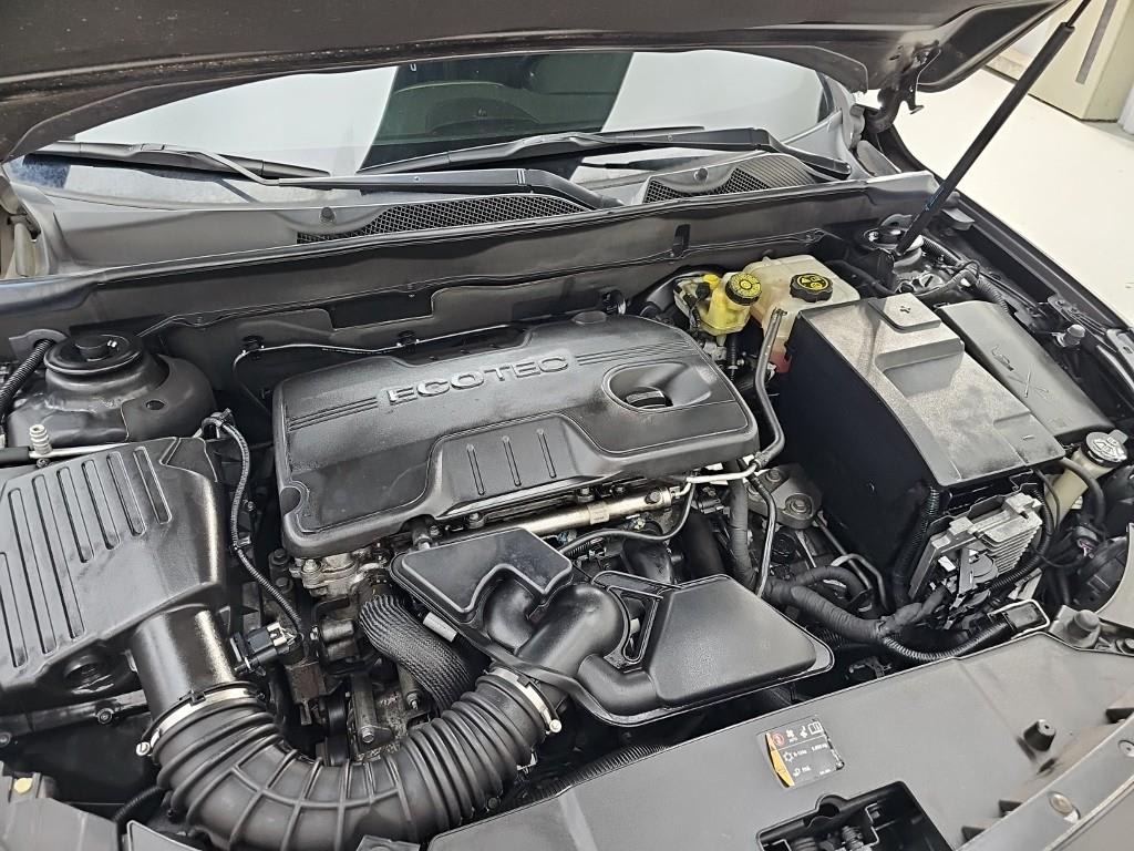 2016 Chevrolet Malibu 2.0 Negro - Miniatura 6