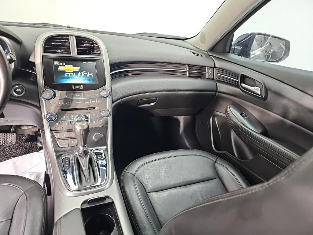 2016 Chevrolet Malibu 2.0 Negro - Miniatura 10
