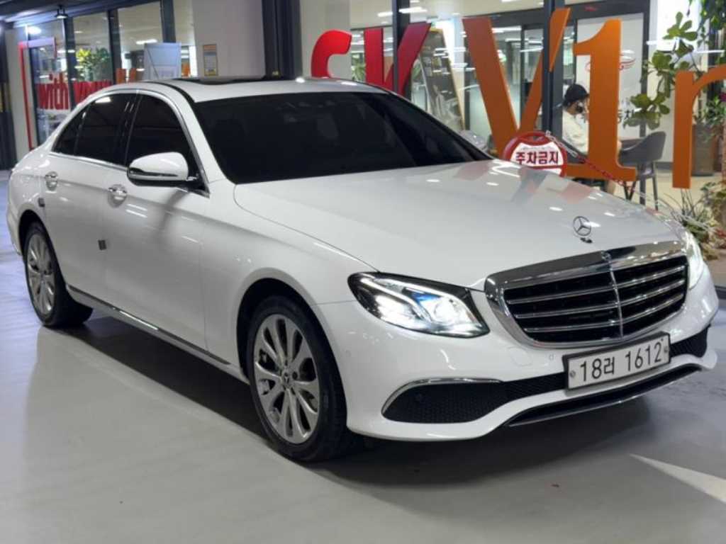 2018 Mercedes-Benz Clase E E Blanco - Miniatura 2