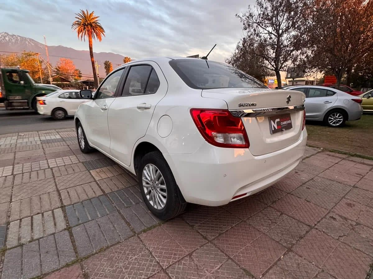 2022 Suzuki Dzire GL Blanco - Miniatura 5